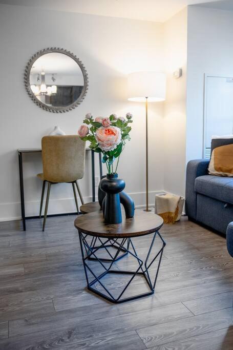 Chic 1-Br Condo; Parking Included; Downtown Core Τορόντο Εξωτερικό φωτογραφία