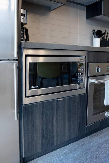 Chic 1-Br Condo; Parking Included; Downtown Core Τορόντο Εξωτερικό φωτογραφία
