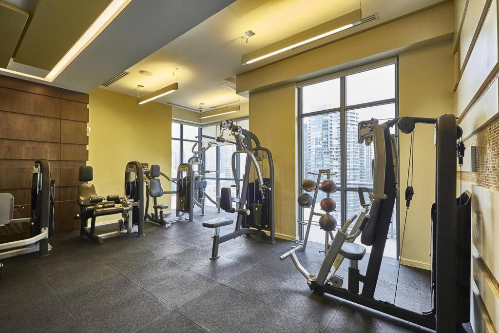 Chic 1-Br Condo; Parking Included; Downtown Core Τορόντο Εξωτερικό φωτογραφία