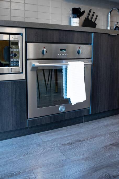 Chic 1-Br Condo; Parking Included; Downtown Core Τορόντο Εξωτερικό φωτογραφία