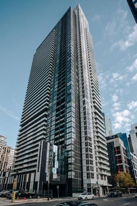 Chic 1-Br Condo; Parking Included; Downtown Core Τορόντο Εξωτερικό φωτογραφία