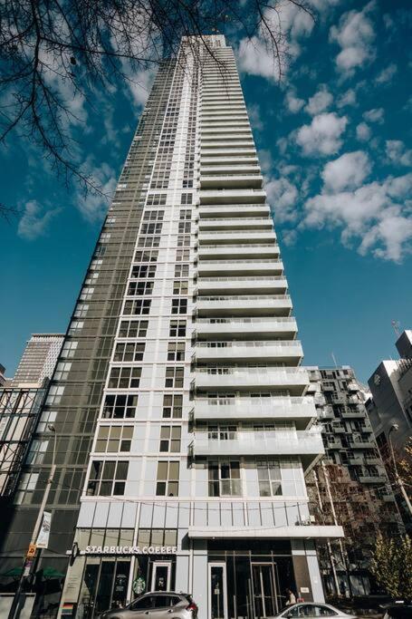 Chic 1-Br Condo; Parking Included; Downtown Core Τορόντο Εξωτερικό φωτογραφία