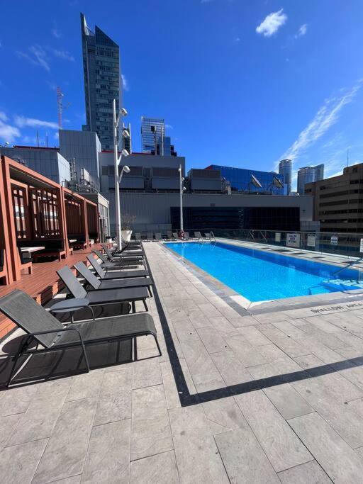 Chic 1-Br Condo; Parking Included; Downtown Core Τορόντο Εξωτερικό φωτογραφία