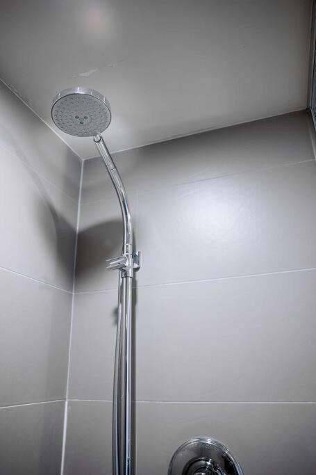 Chic 1-Br Condo; Parking Included; Downtown Core Τορόντο Εξωτερικό φωτογραφία