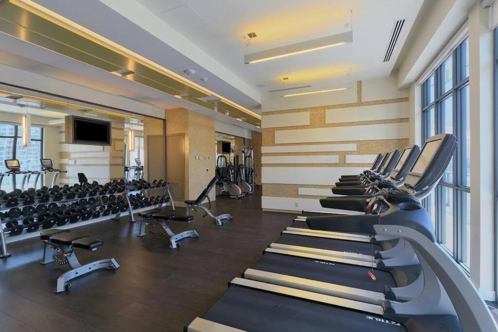 Chic 1-Br Condo; Parking Included; Downtown Core Τορόντο Εξωτερικό φωτογραφία