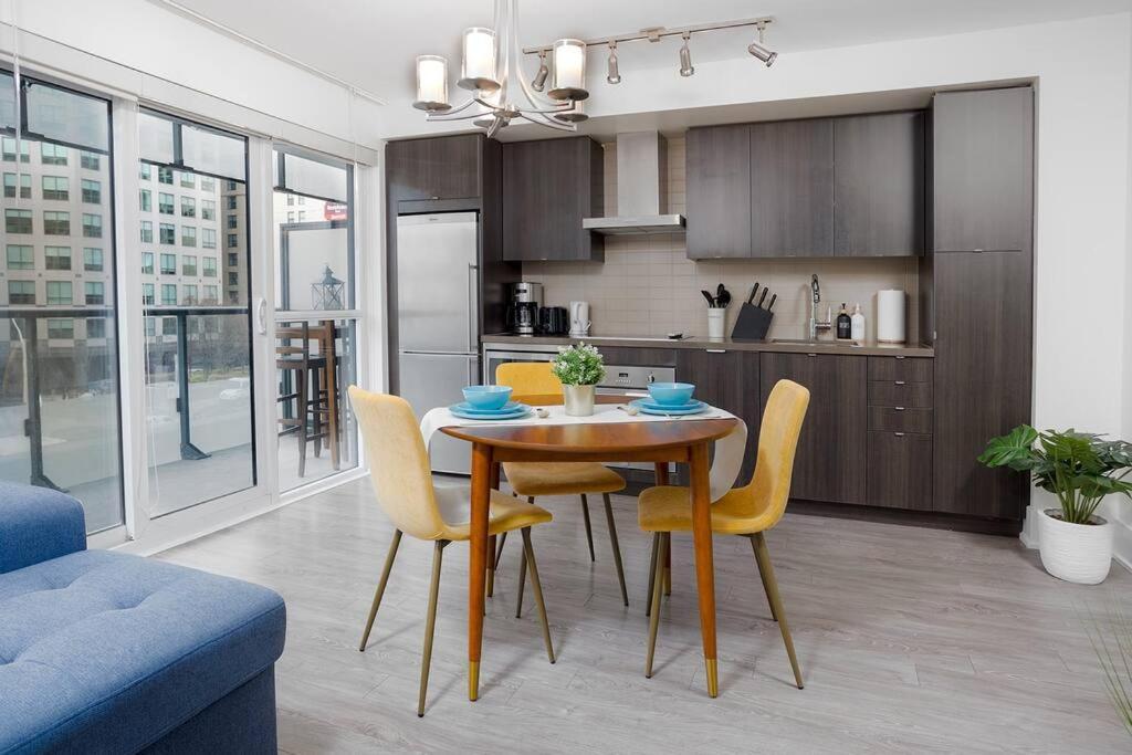 Chic 1-Br Condo; Parking Included; Downtown Core Τορόντο Εξωτερικό φωτογραφία