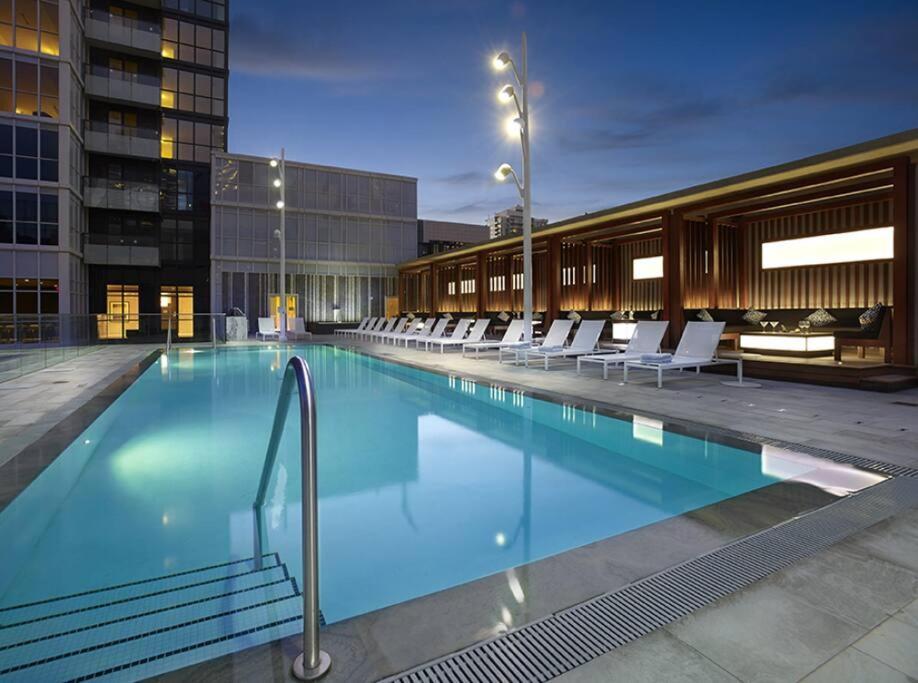 Chic 1-Br Condo; Parking Included; Downtown Core Τορόντο Εξωτερικό φωτογραφία
