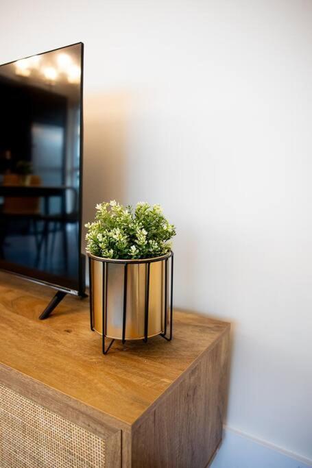Chic 1-Br Condo; Parking Included; Downtown Core Τορόντο Εξωτερικό φωτογραφία