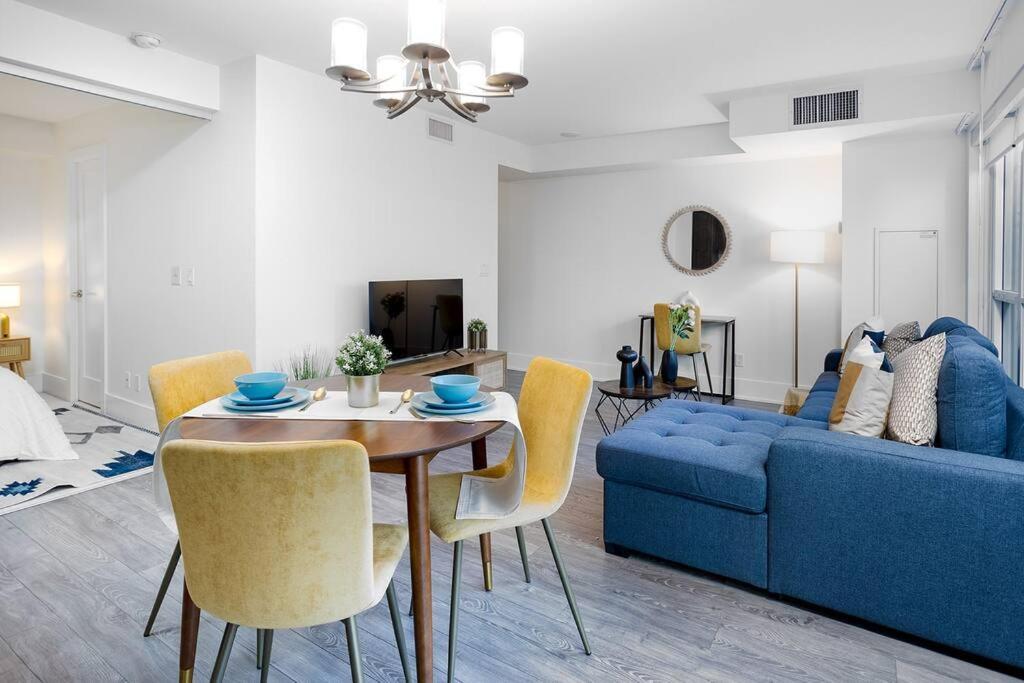 Chic 1-Br Condo; Parking Included; Downtown Core Τορόντο Εξωτερικό φωτογραφία