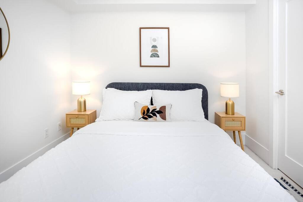 Chic 1-Br Condo; Parking Included; Downtown Core Τορόντο Εξωτερικό φωτογραφία