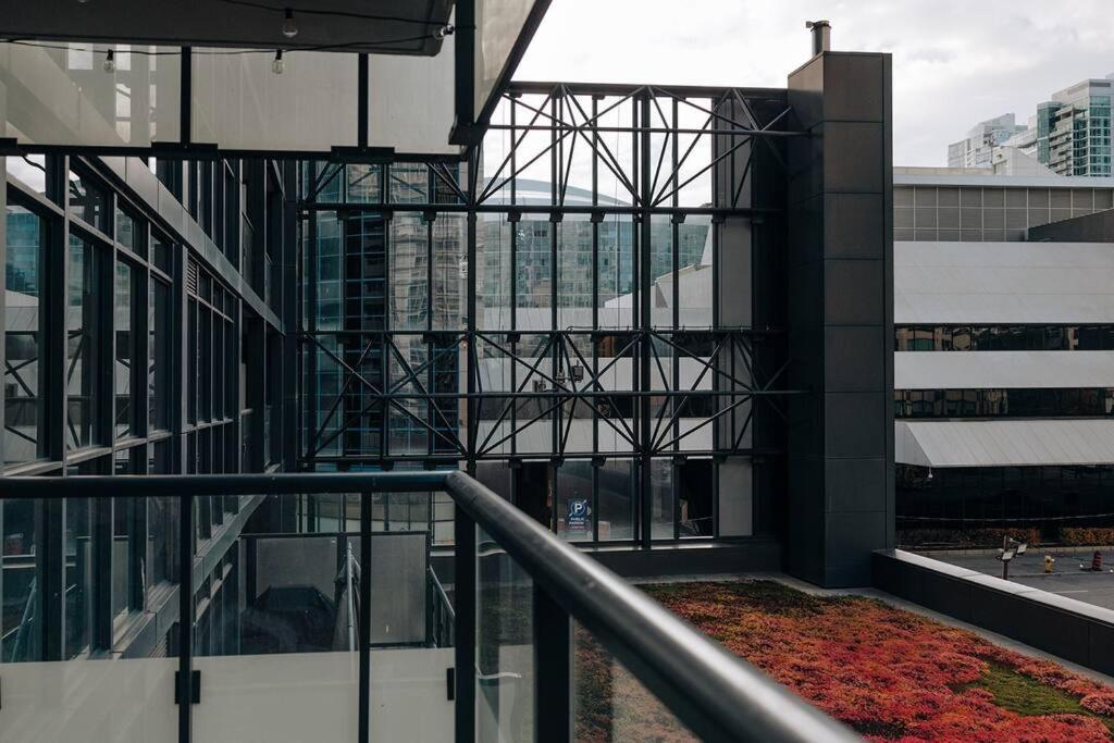 Chic 1-Br Condo; Parking Included; Downtown Core Τορόντο Εξωτερικό φωτογραφία