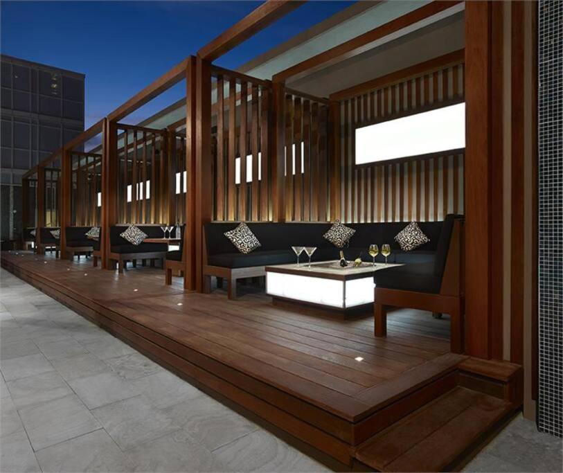 Chic 1-Br Condo; Parking Included; Downtown Core Τορόντο Εξωτερικό φωτογραφία