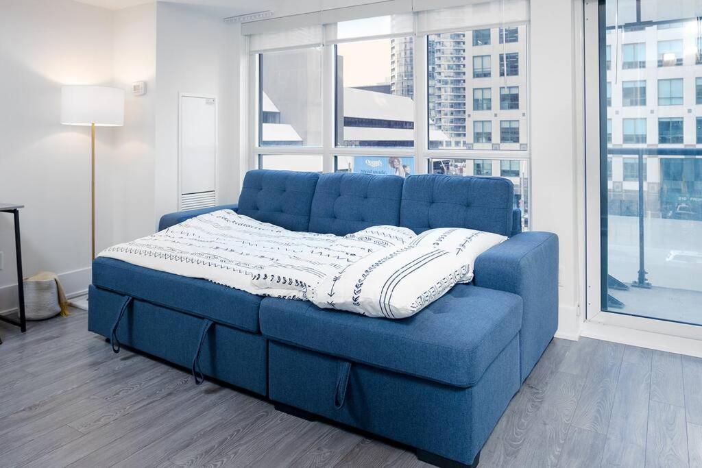 Chic 1-Br Condo; Parking Included; Downtown Core Τορόντο Εξωτερικό φωτογραφία